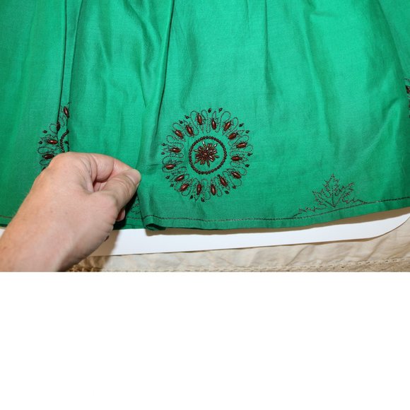 BCBG Max Azria Skirt - Green with Flower Design - Waist 30 - Length 18.5 - Picture 11 of 14